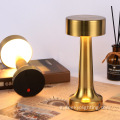 Lampada da tavolo ricaricabile da 1200 mAh con cromo oro